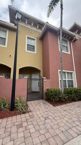 Photo of Listing #B26013366