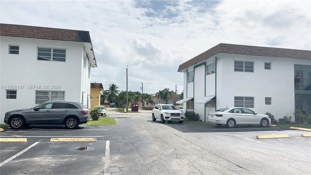 3 of 35 - 2225 Polk Street #6b, Hollywood, FL
