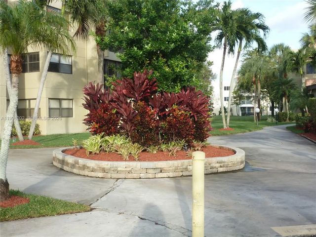 2 of 14 - 220 Lakeview Drive #301, Weston, FL