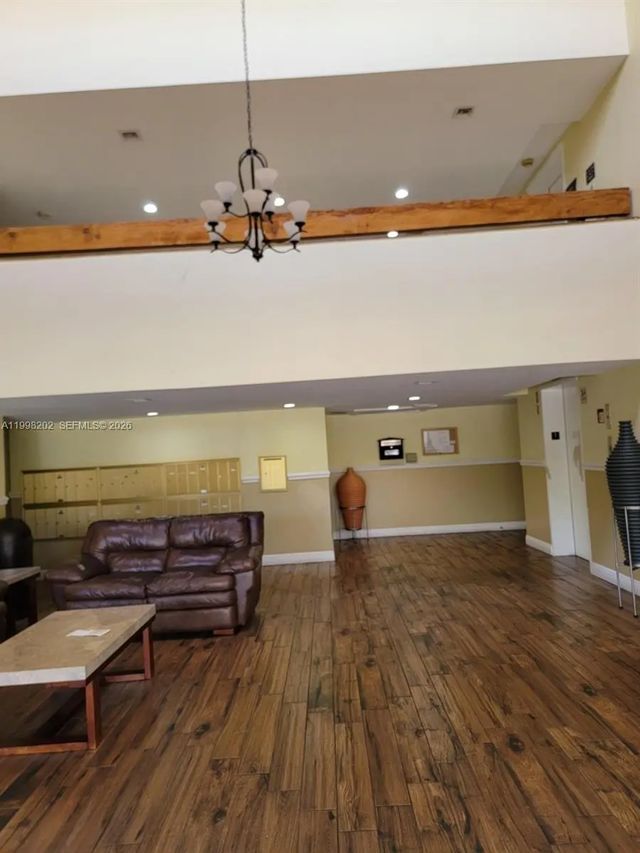 3 of 14 - 220 Lakeview Drive #301, Weston, FL