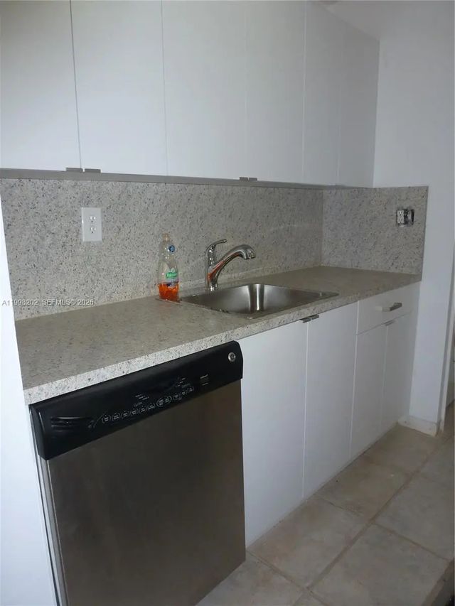 4 of 14 - 220 Lakeview Drive #301, Weston, FL