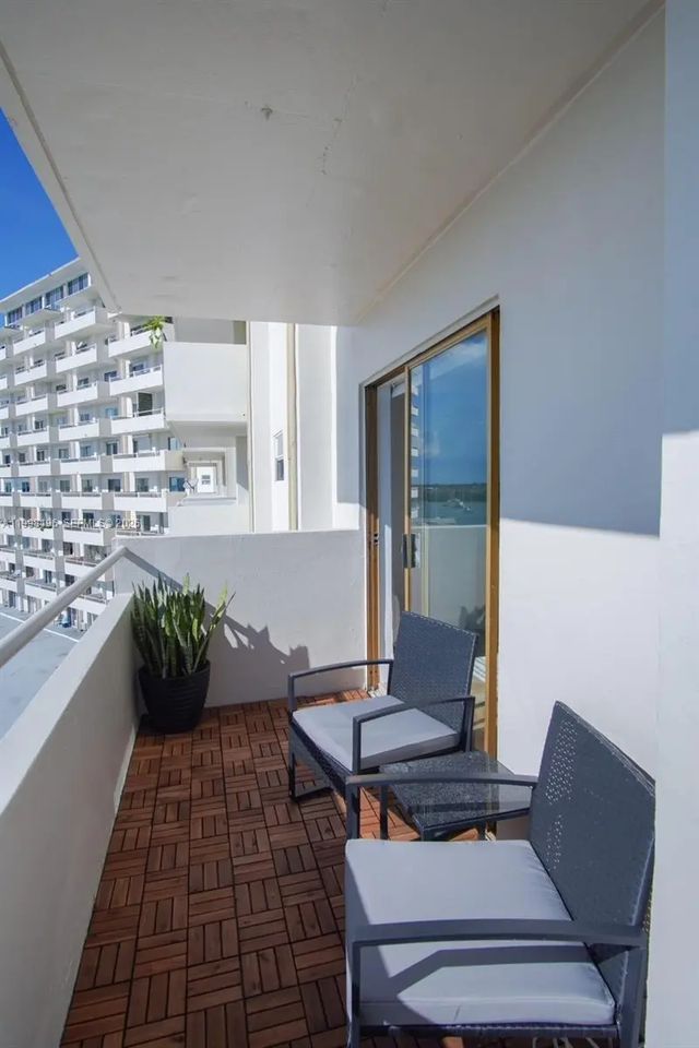 3 of 16 - 7904 West Drive #501, North Bay Village, FL