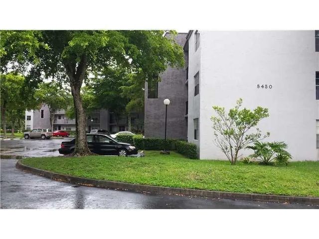 8450 Lagos De Campo Boulevard #201, Tamarac