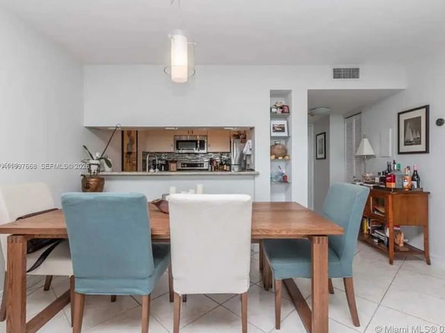 4 of 27 - 600 Ne 36th Street #1006, Miami, FL