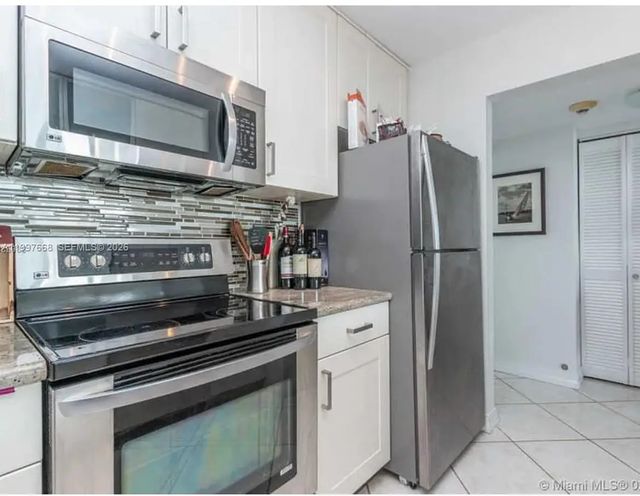 5 of 27 - 600 Ne 36th Street #1006, Miami, FL