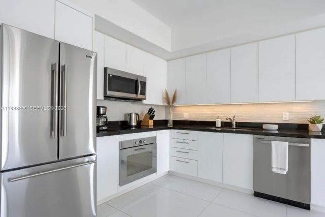 3 of 67 - 92 Sw 3rd Street #3512, Miami, FL