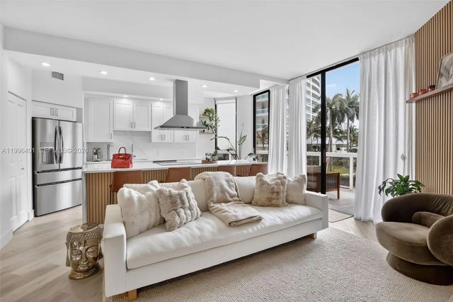20185 E Country Club Drive #204, Aventura
