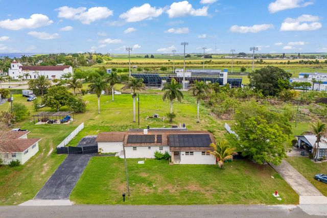 360 Kismet Avenue, Pahokee