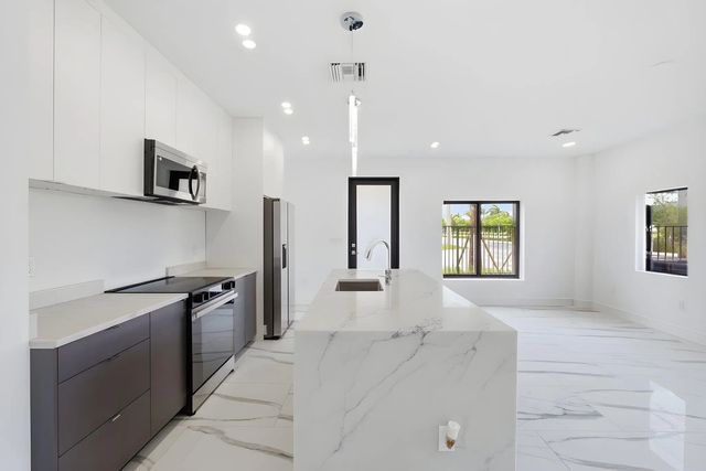 3 of 30 - 1548 Nw 1st Avenue, Pompano Beach, FL