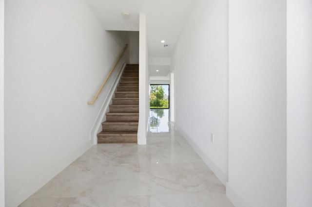 3 of 27 - 1546 Nw 1st Avenue, Pompano Beach, FL