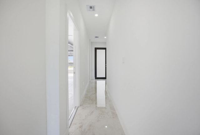 4 of 27 - 1546 Nw 1st Avenue, Pompano Beach, FL