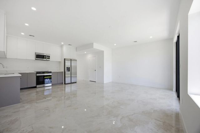 5 of 27 - 1546 Nw 1st Avenue, Pompano Beach, FL