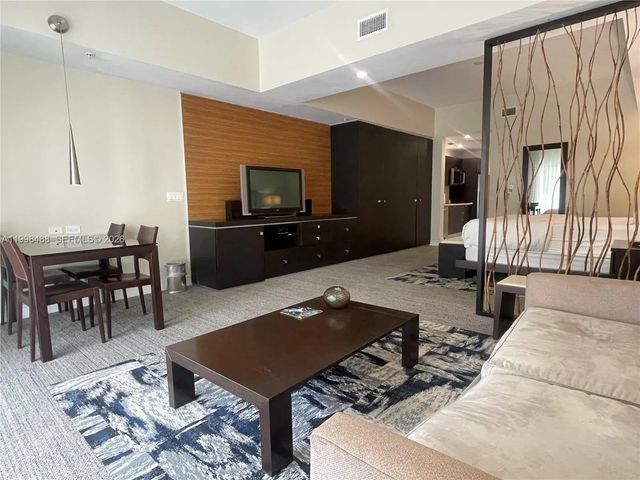 5300 Nw 87th Avenue #1103, Doral