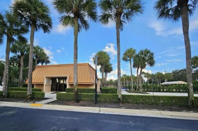 3 of 25 - 197 Charter Way, West Palm Beach, FL