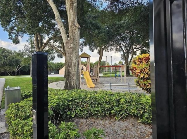 5 of 25 - 197 Charter Way, West Palm Beach, FL