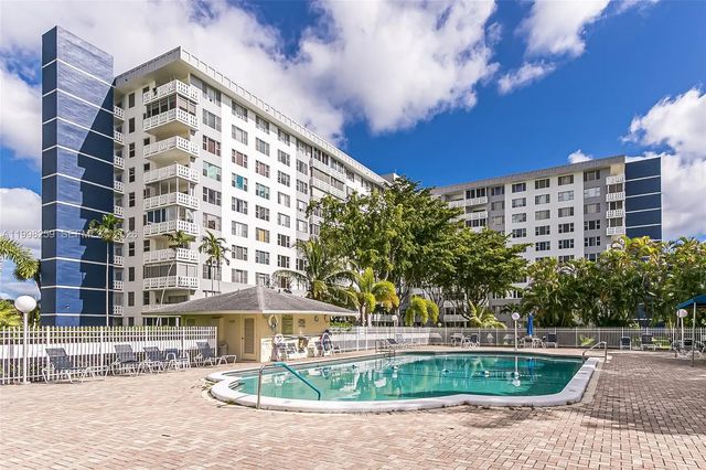 2 of 20 - 4350 Hillcrest Drive #303, Hollywood, FL