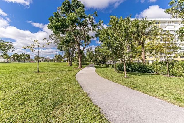 3 of 20 - 4350 Hillcrest Drive #303, Hollywood, FL