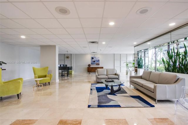 5 of 20 - 4350 Hillcrest Drive #303, Hollywood, FL
