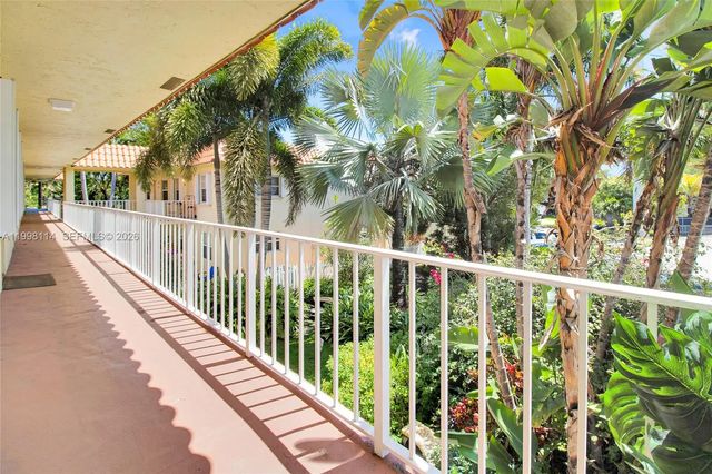 4 of 30 - 1125 Ne 16th Place #208, Fort Lauderdale, FL