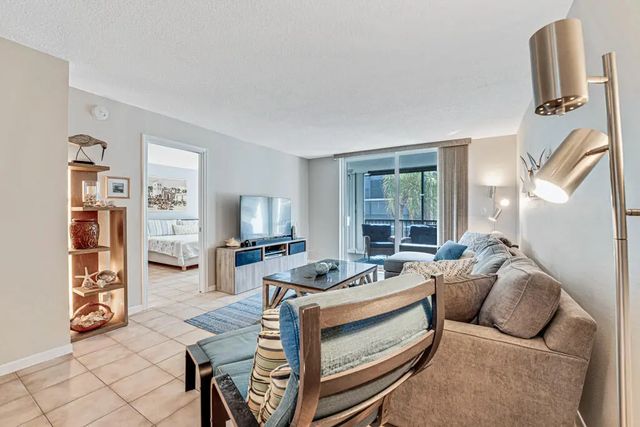 4 of 41 - 760 E Ocean Avenue #303, Boynton Beach, FL