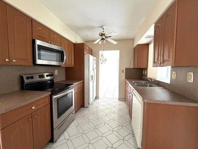 4 of 8 - 9210 Nw 73rd Street, Tamarac, FL