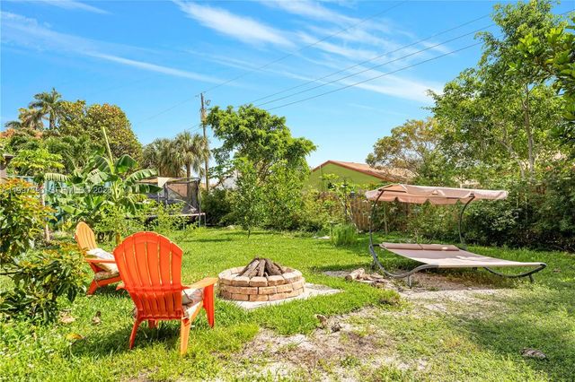 5 of 14 - 1601 N 16th Court, Hollywood, FL