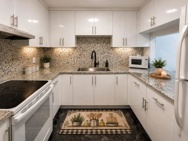 2 of 35 - 1900 W 68th Street #d207, Hialeah, FL