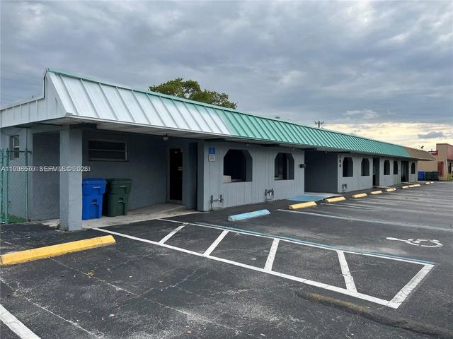 400 Ne 44th Street, Oakland Park