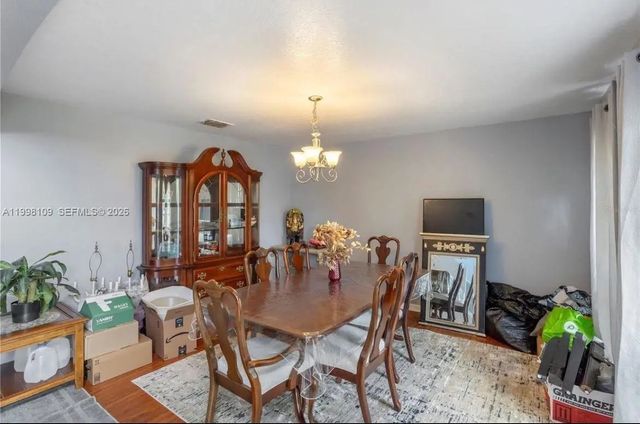 325 Thomasdale Avenue, 