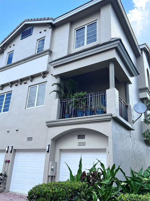3 of 27 - 3932 Coral Heights Way, Oakland Park, FL