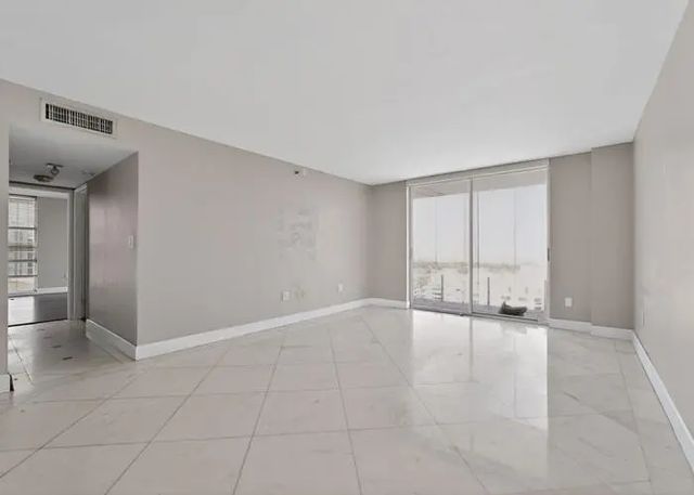 4 of 20 - 6061 Collins Avenue #23a, Miami Beach, FL