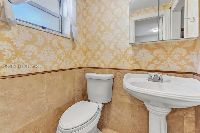 5 of 34 - 3199 S Ocean Drive #406, Hallandale Beach, FL