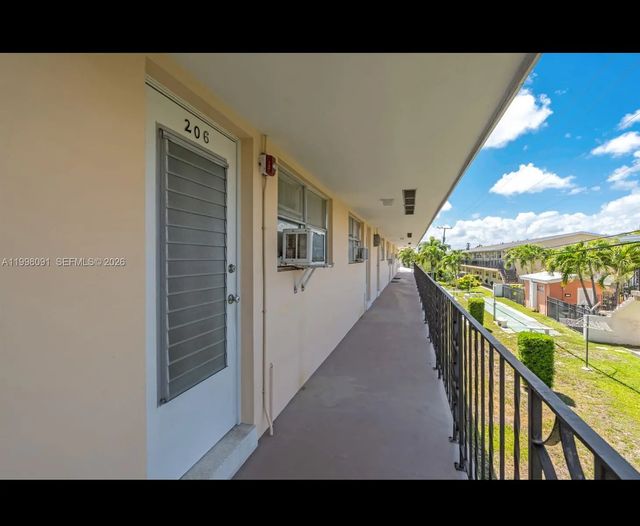 3 of 29 - 2111 Ne 56th Street #206, Fort Lauderdale, FL