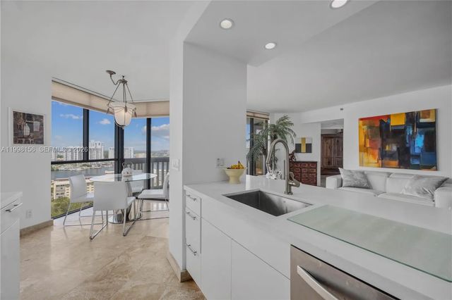 5 of 54 - 1000 W Island Boulevard #1910, Aventura, FL