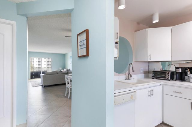 5 of 56 - 2731 Ne 14th Street Causeway Ne #apt 612, Pompano Beach, FL