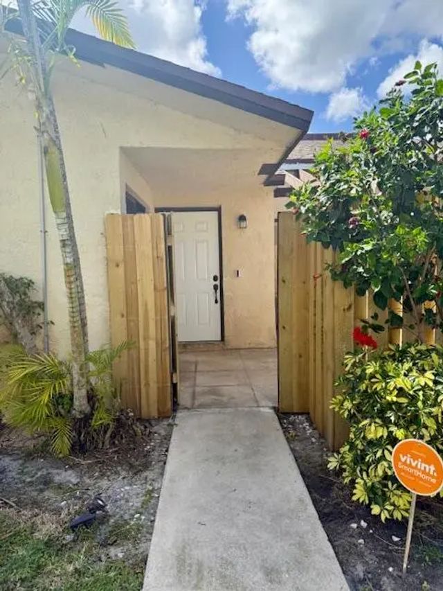 2 of 10 - 1803 Waterview Circle, Palm Springs, FL