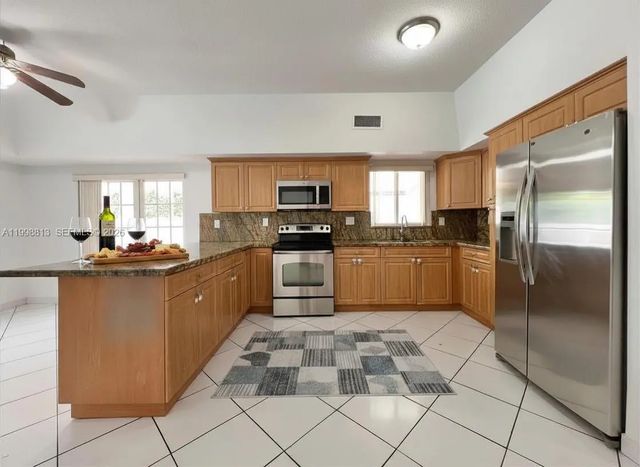 5 of 76 - 10140 Sw 26th Terrace, Miami, FL