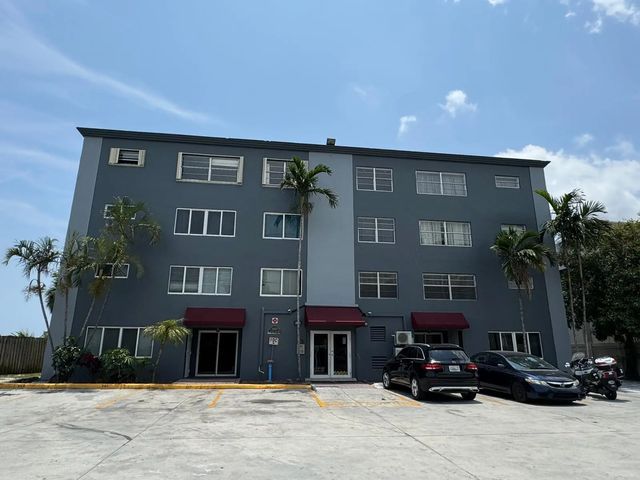 1060 Crystal Lake Drive #101, Deerfield Beach