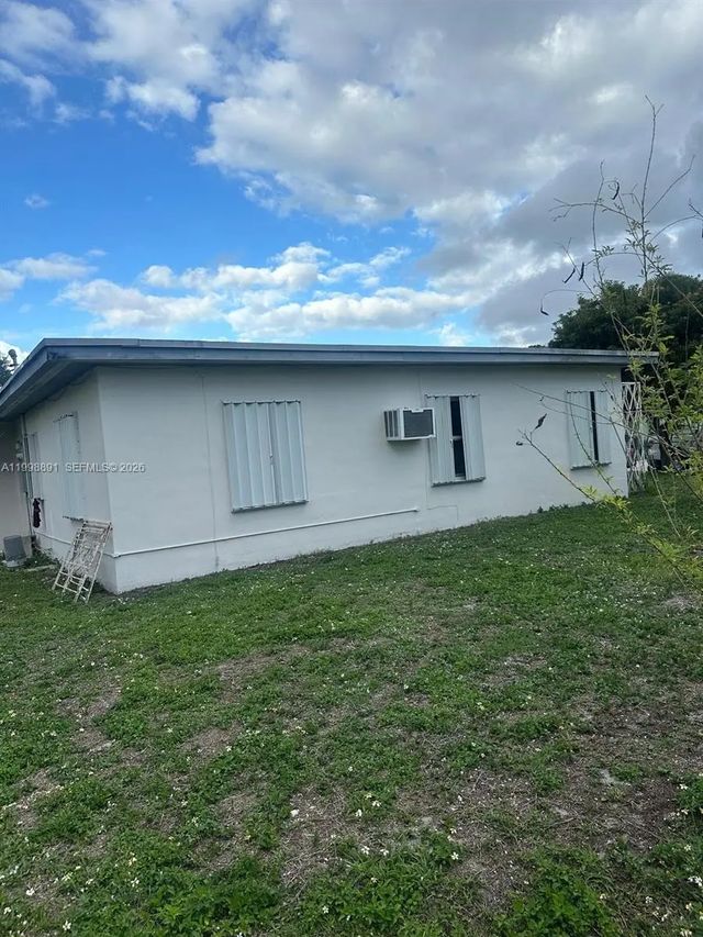 3 of 9 - 16300 Nw 19th Court, Miami Gardens, FL