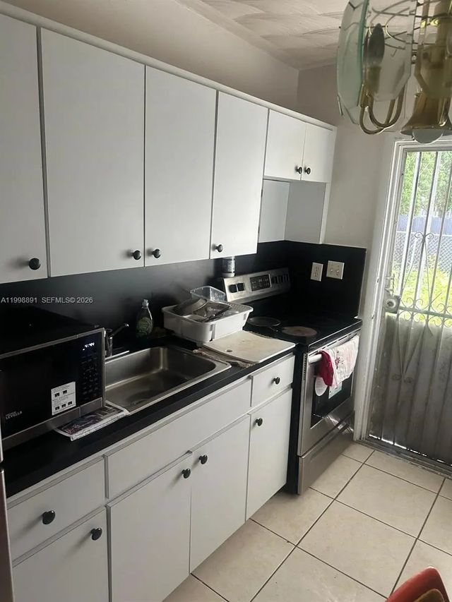 4 of 9 - 16300 Nw 19th Court, Miami Gardens, FL