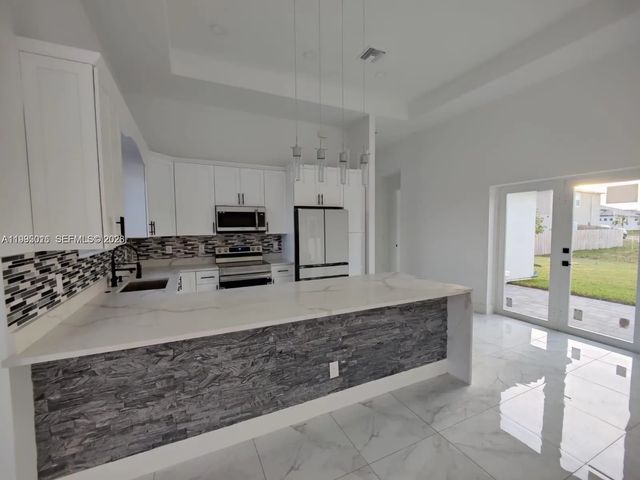 4 of 36 - 716 Nw 37th Avenue, Cape Coral, FL