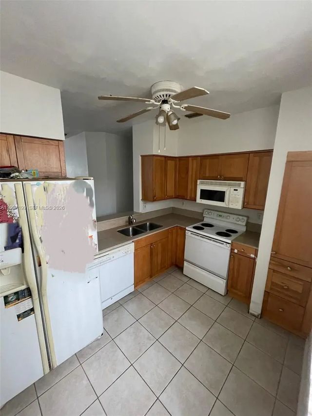 2 of 18 - 870 Ne 212th Terrace #3, Miami, FL