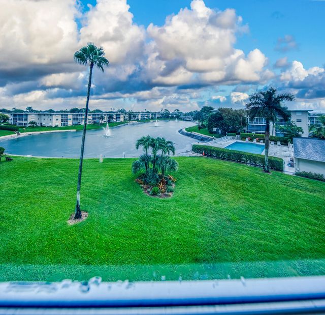 2728 N Garden Dr Drive N #413, Lake Worth