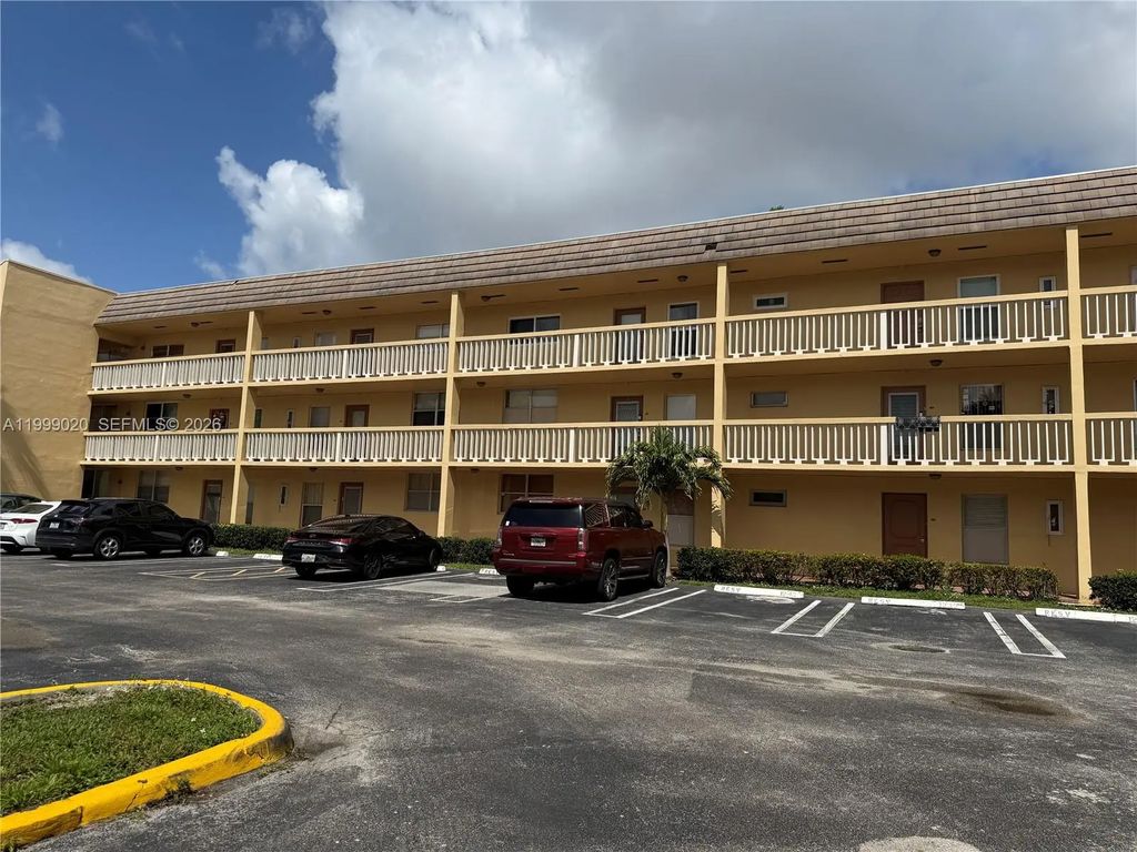 5851 Nw 62nd Avenue #305, Tamarac