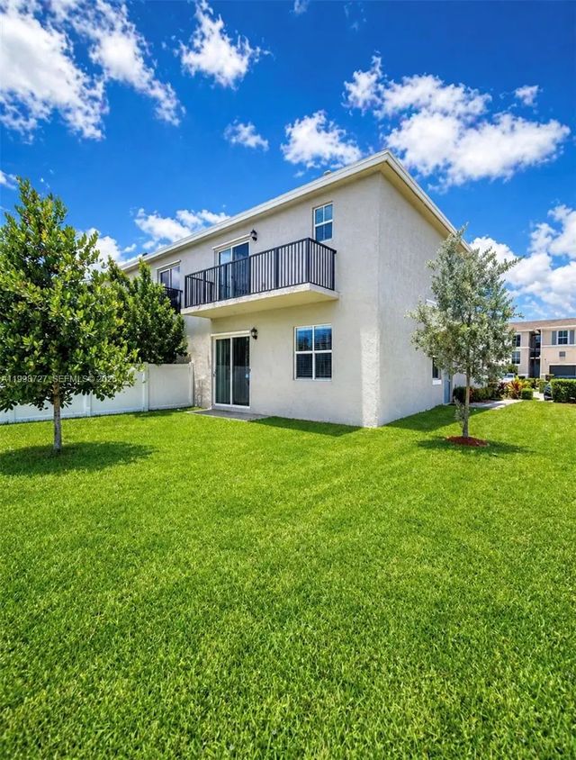 4 of 15 - 823 Se 17th Street, Homestead, FL