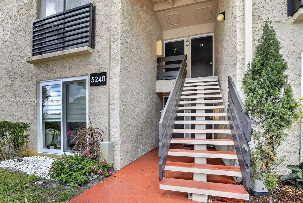 5240 Ne 6th Avenue #h26, Oakland Park
