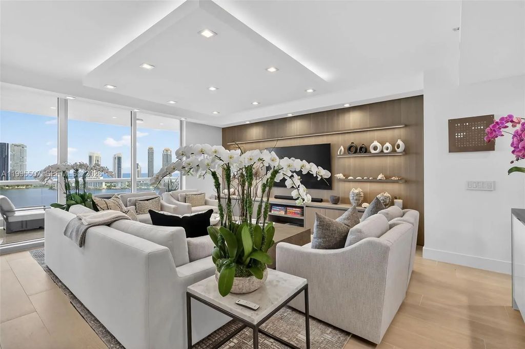 6000 Island Boulevard #2102, Aventura