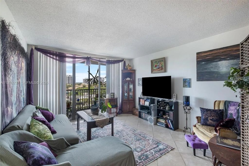 3475 N Country Club Drive #619, Aventura