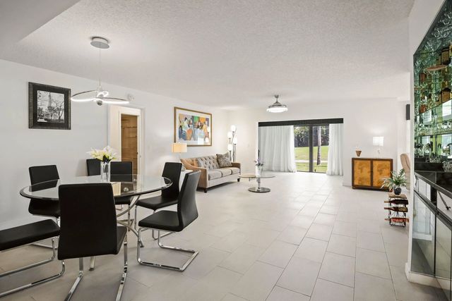 4 of 40 - 5338 S Fountains Dr Drive S, Lake Worth, FL