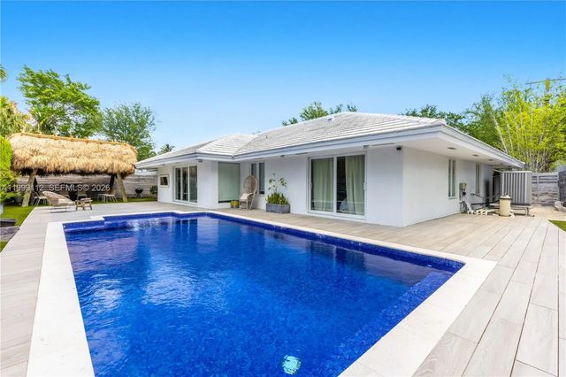 524 Warren Lane, Key Biscayne